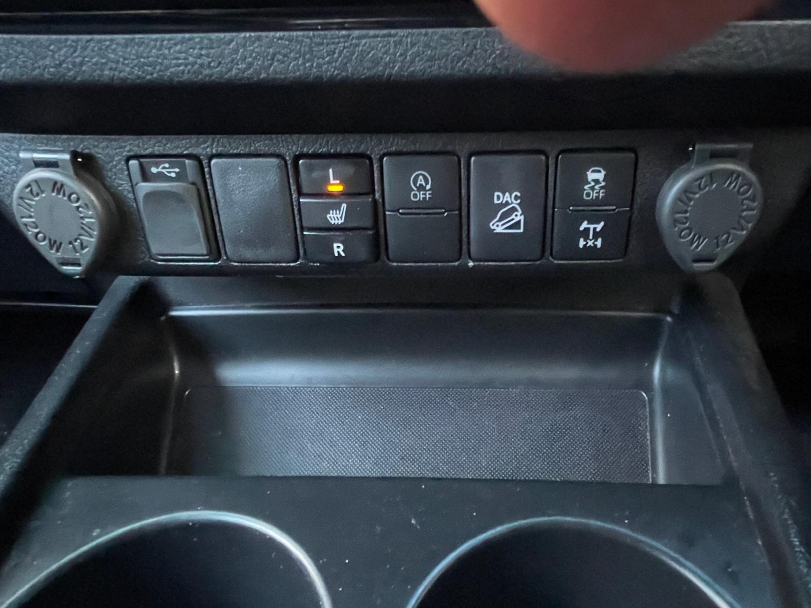 Toyota Hilux - image 16
